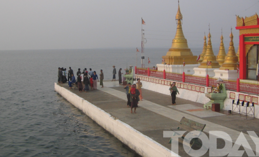 Indaw Gyi Lake and Shwe Myitzu Pagoda