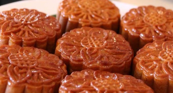 Sule Shangri-La Presents New Moon cake Flavors for Mid-Autumn Festival 2016